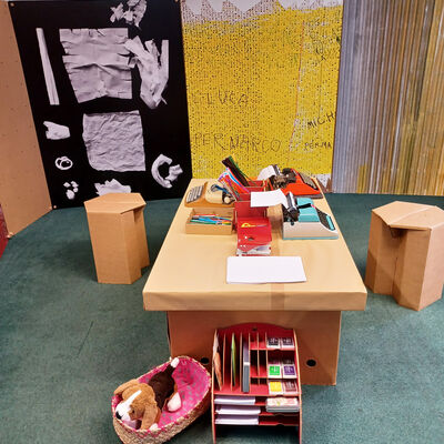 Bild vergr&ouml;&szlig;ern: WAMIKI - B&uuml;ro f&uuml;r Kinder mit alten Schreibmaschinen