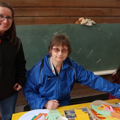 Bild vergr&ouml;&szlig;ern: Kita Spielhaus - Fr&uuml;hlingsfest mit der Lebenshilfe - Besucher l&auml;cheln