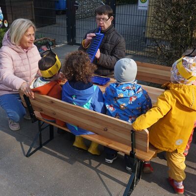 Bild vergr&ouml;&szlig;ern: Kita Spielhaus - Fr&uuml;hlingsfest mit der Lebenshilfe - Bewohner