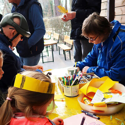 Bild vergr&ouml;&szlig;ern: Kita Spielhaus - Fr&uuml;hlingsfest mit der Lebenshilfe - gemeinsames Malen