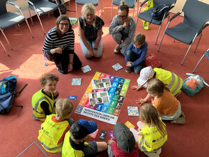 Bild vergr&ouml;&szlig;ern: Im Fr&uuml;hjahr dieses Jahres besuchten zehn Kinder der Vorschulgruppe aus der Kita "K&uuml;kennest" das Rathaus - mit gro&szlig;en Fragen, klaren Beobachtungen und vielen guten Ideen.