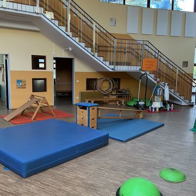 Bild vergr&ouml;&szlig;ern: Bewegungsparcour in der Eingangshalle