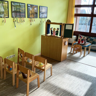 Bild vergr&ouml;&szlig;ern: Kinderpuppentheater in einem Gruppenraum