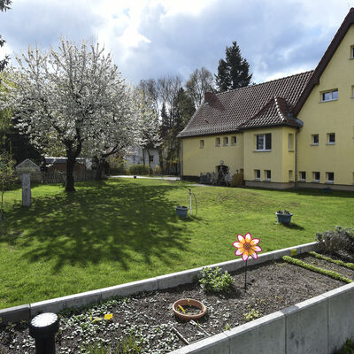 Bild vergrößern: Kita Pitti-Platsch Rückseite Haus und Garten