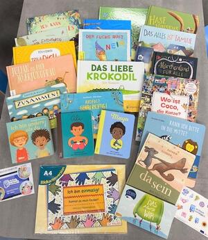 Bild vergr&ouml;&szlig;ern: gro&szlig;e B&uuml;cherauswahl